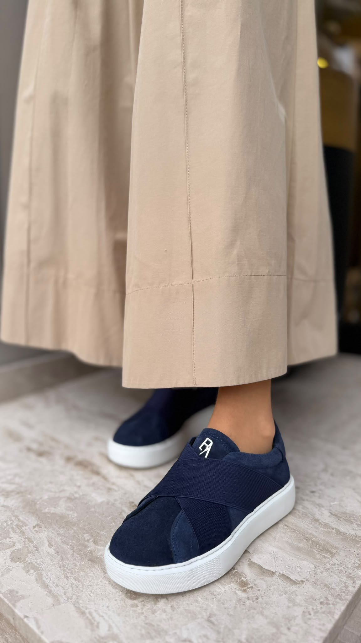 Düz Taban Çapraz Bantlı %100 Hakiki Deri Kadın Sneakers Lacivert