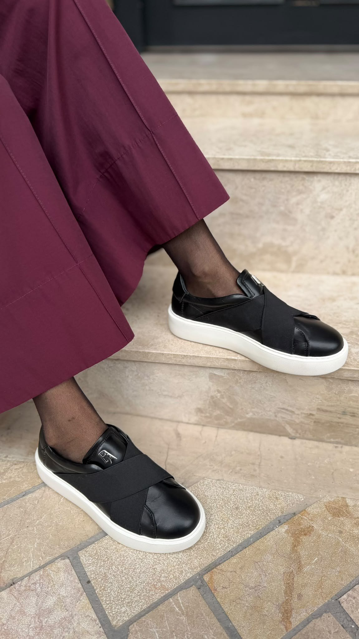 Düz Taban Çapraz Bantlı %100 Hakiki Deri Kadın Sneakers Siyah