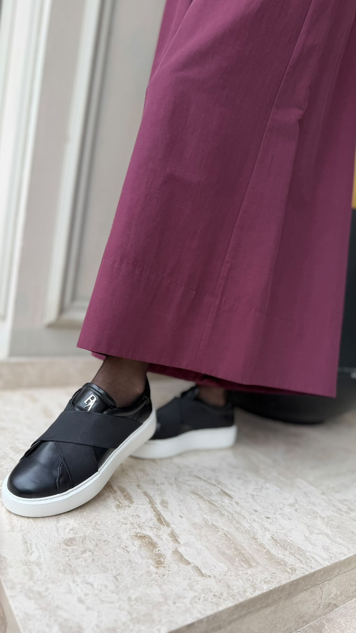 Düz Taban Çapraz Bantlı %100 Hakiki Deri Kadın Sneakers Siyah