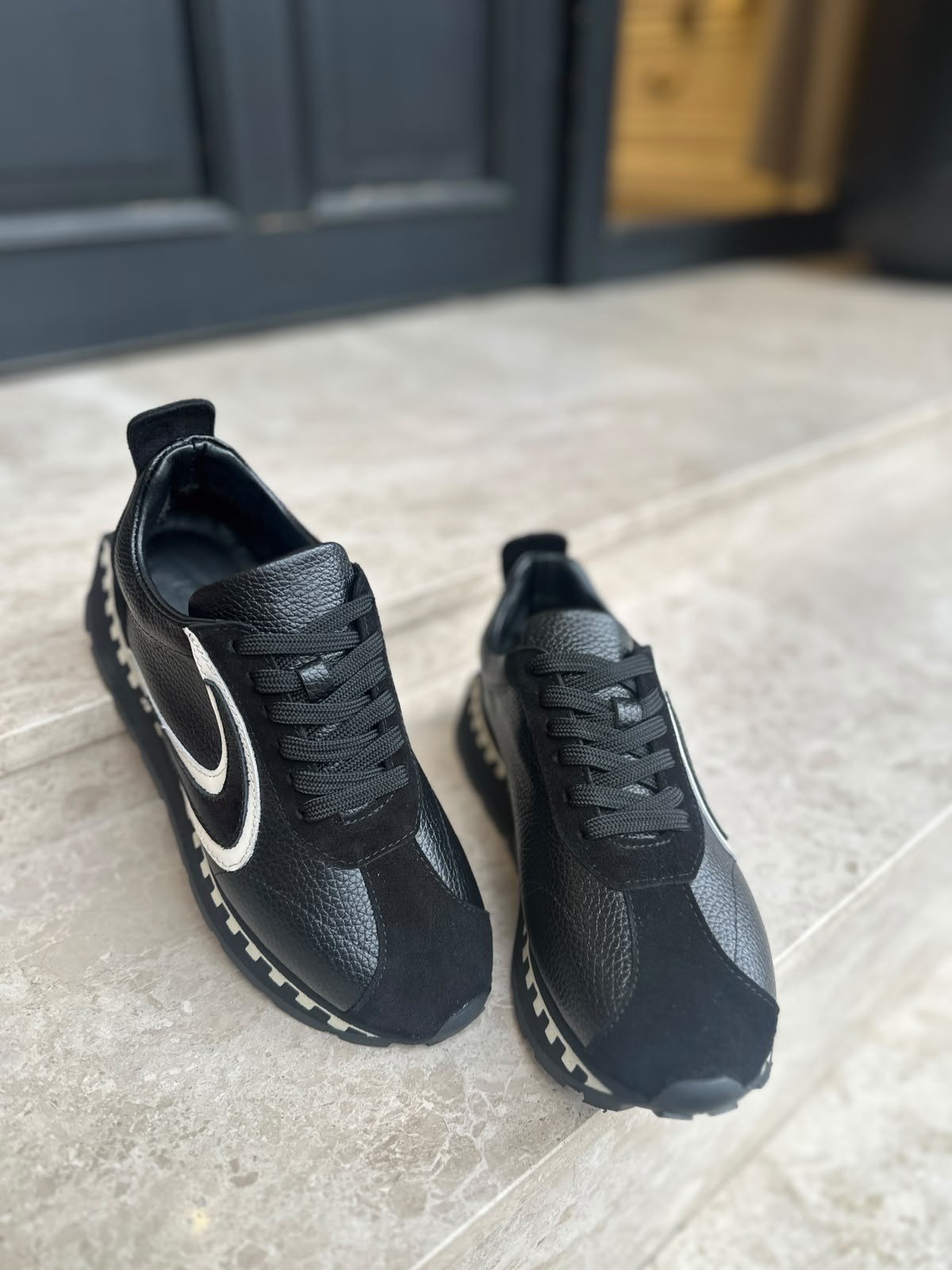 Siyah Beyaz Geçişli Hakiki Deri Spor Siyah