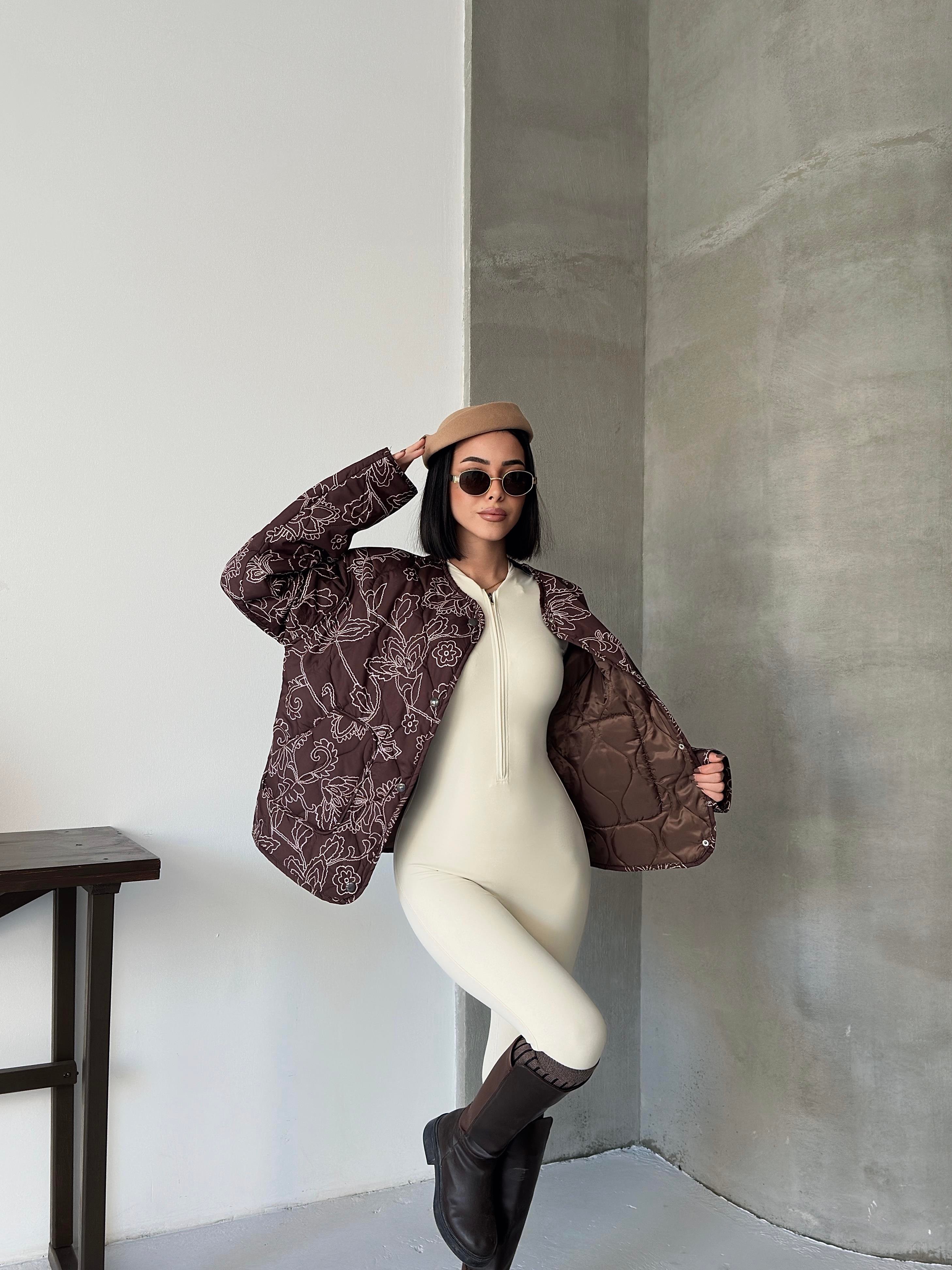 Desenli Koyu Renk İnce Mont