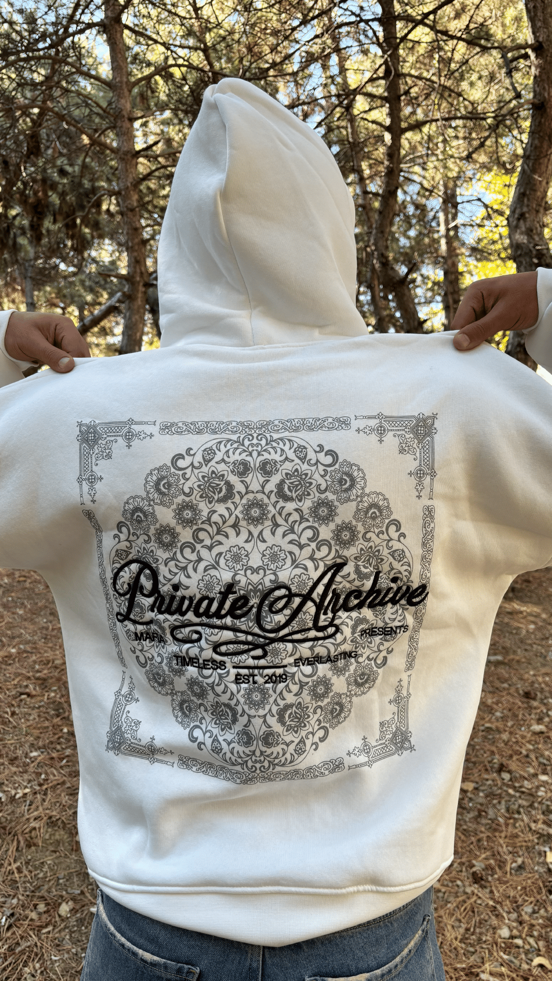 'Monochrome Memory' Beyaz Oversize Sweatshirt