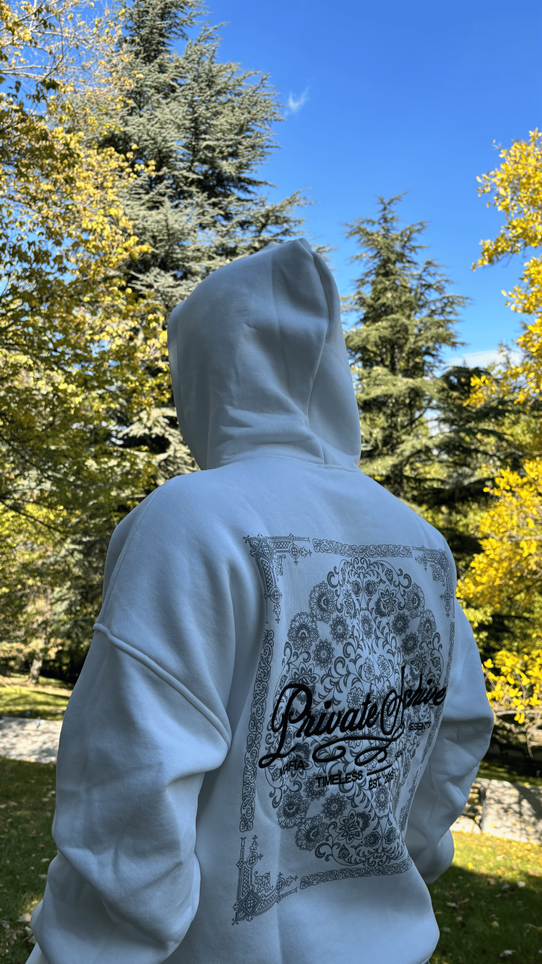 'Monochrome Memory' Beyaz Oversize Sweatshirt
