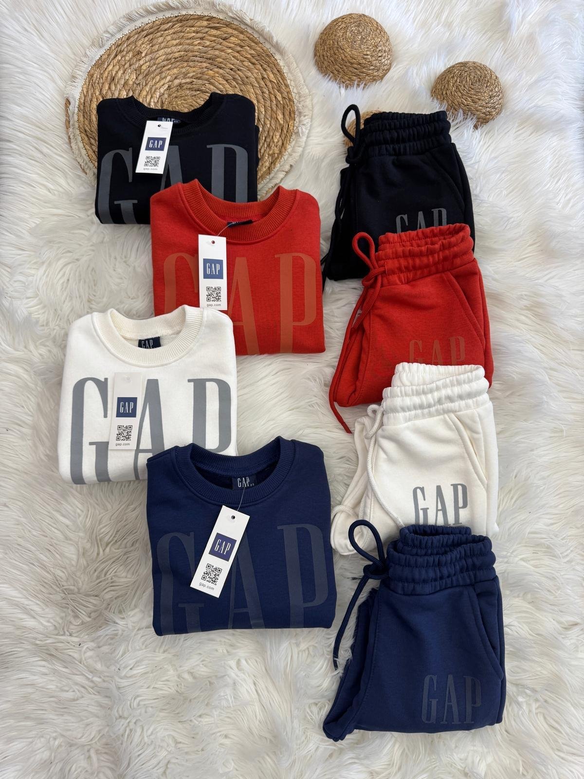 Gap Kabartma Baskılı Takım Beyaz