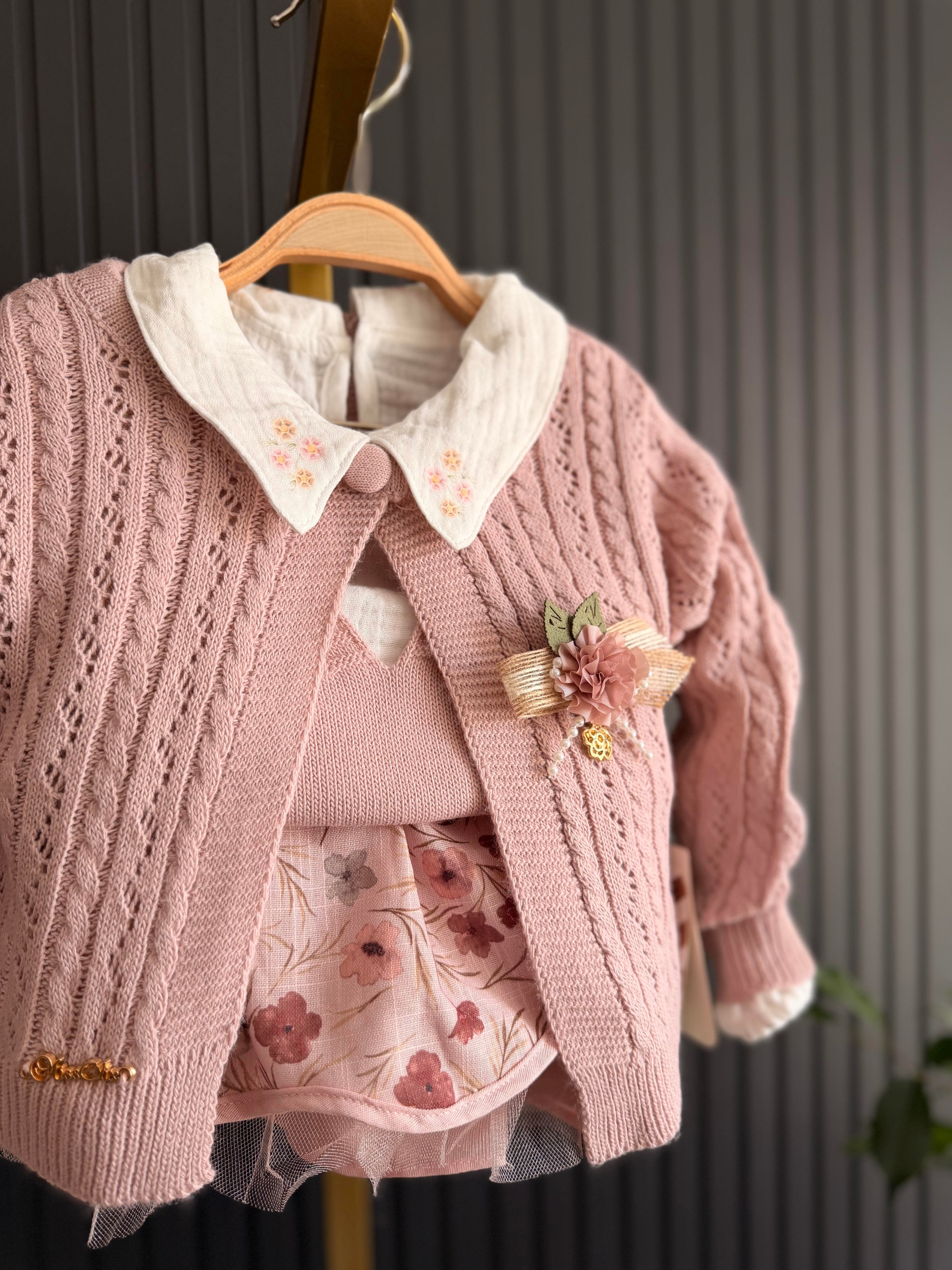 Pembe Çiçek Detaylı Etekli Takım