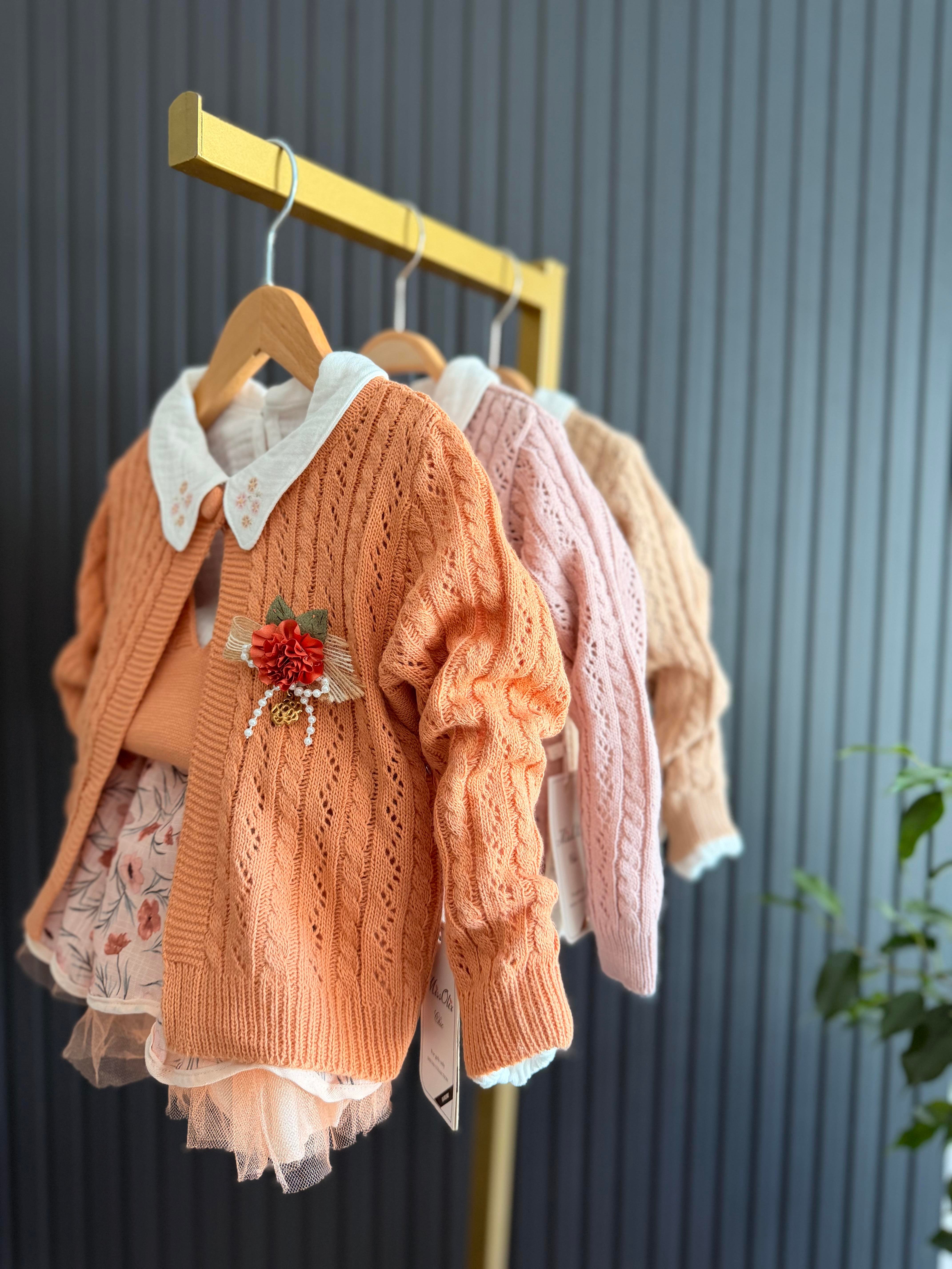 Pembe Çiçek Detaylı Etekli Takım