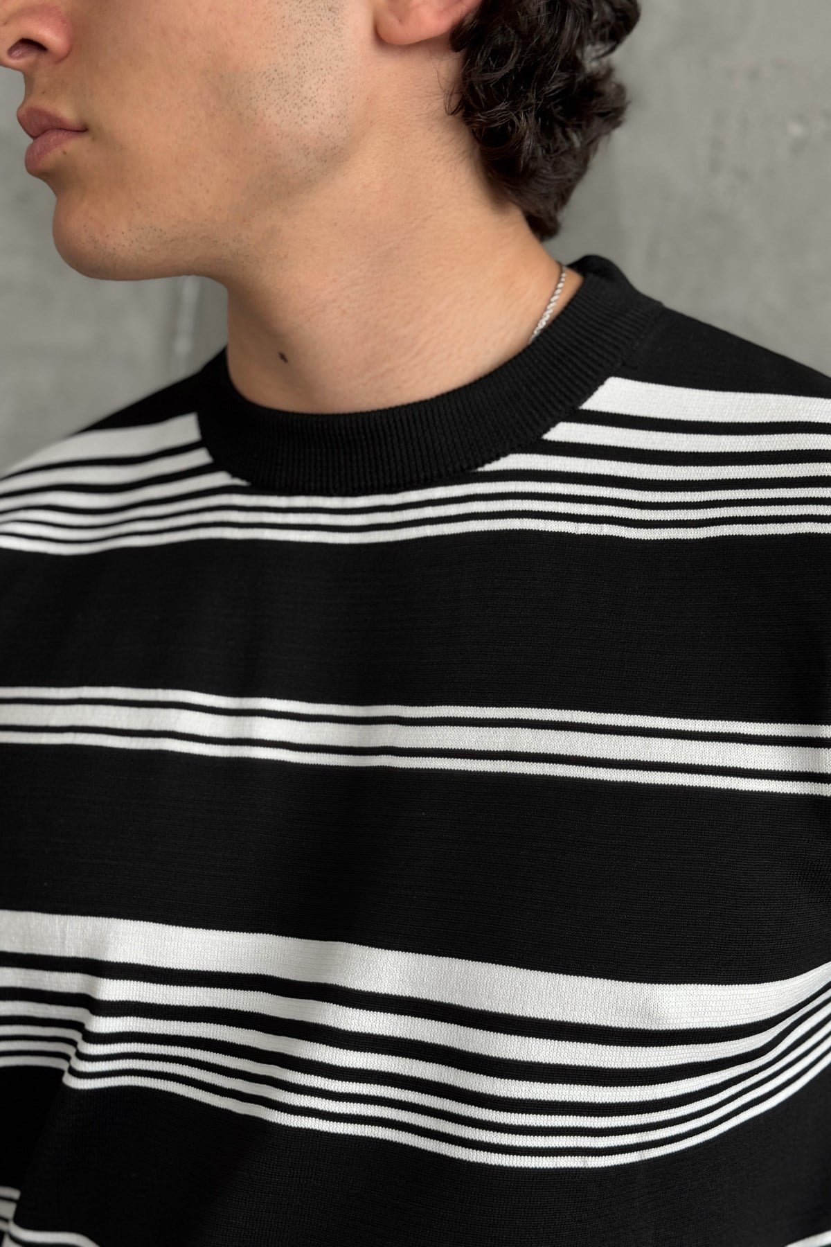 Erkek Bisiklet Yaka Oversize Çizgili Triko T-shirt Siyah