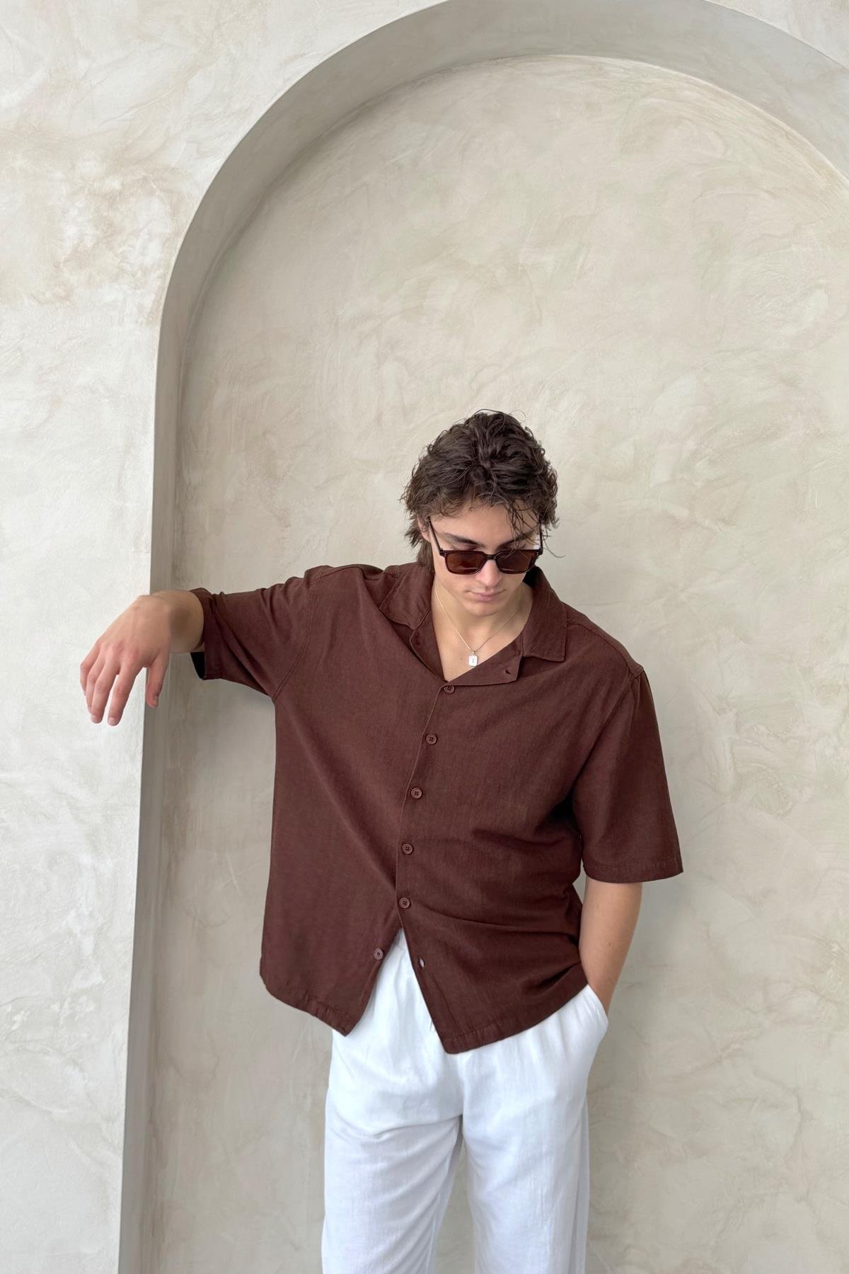 Erkek Oversize Apaş Yaka Kısa Kollu Keten Gömlek Kahverengi