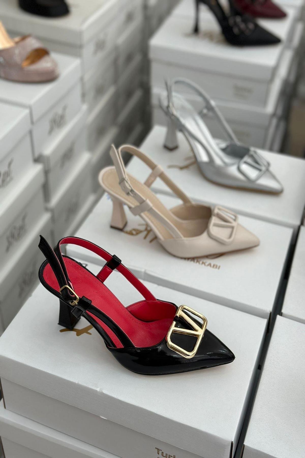 Y3033 Siyah Deri Gold Tokalı Kadın Topuklu Ayakkabı