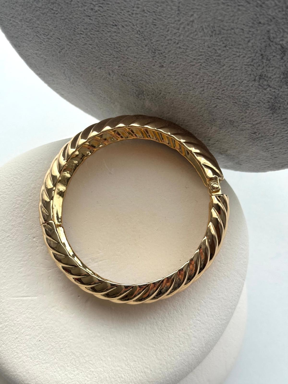 GOLD TIRTIKLI KELEPÇE