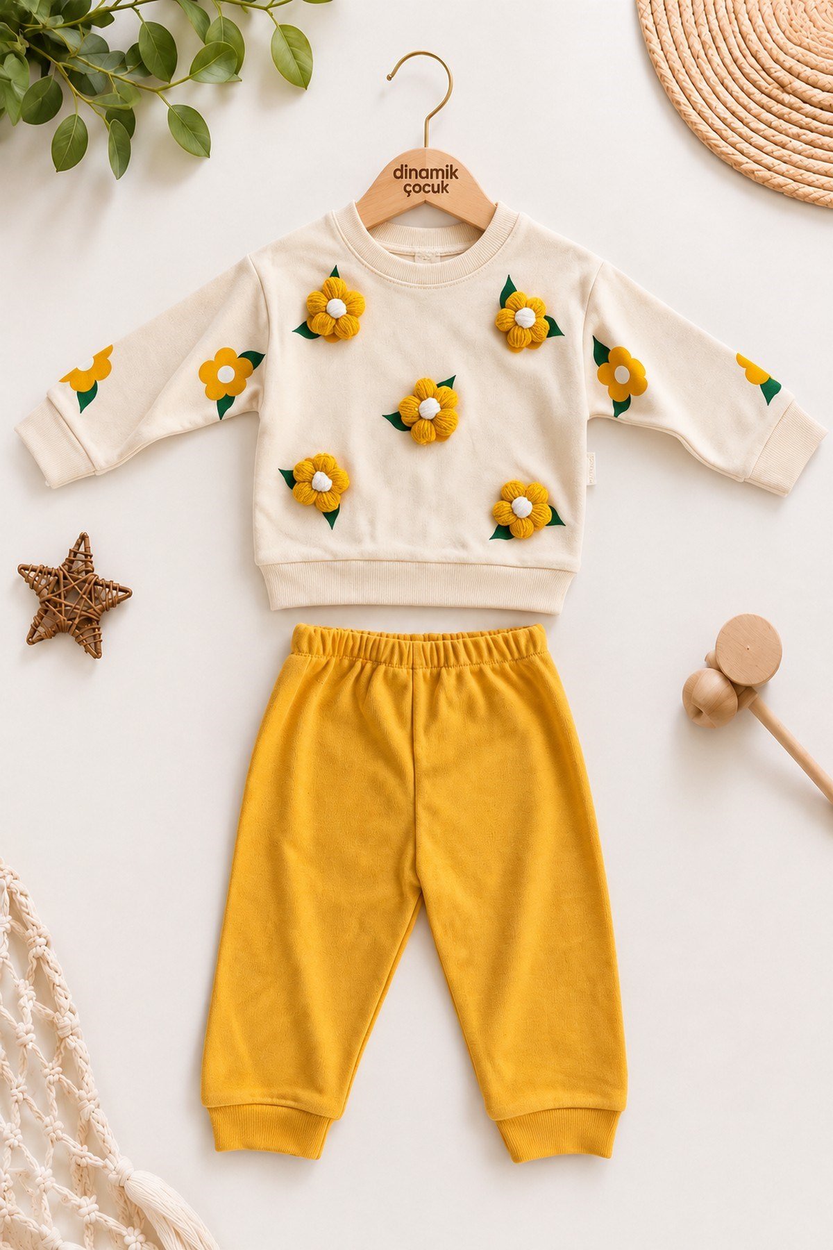 3 Boyutlu Çiçek Aplikeli Kız Bebek Sweatshirt ve Eşofman Altı 2'li Mevsimlik Takım 6-9-12-18aylık