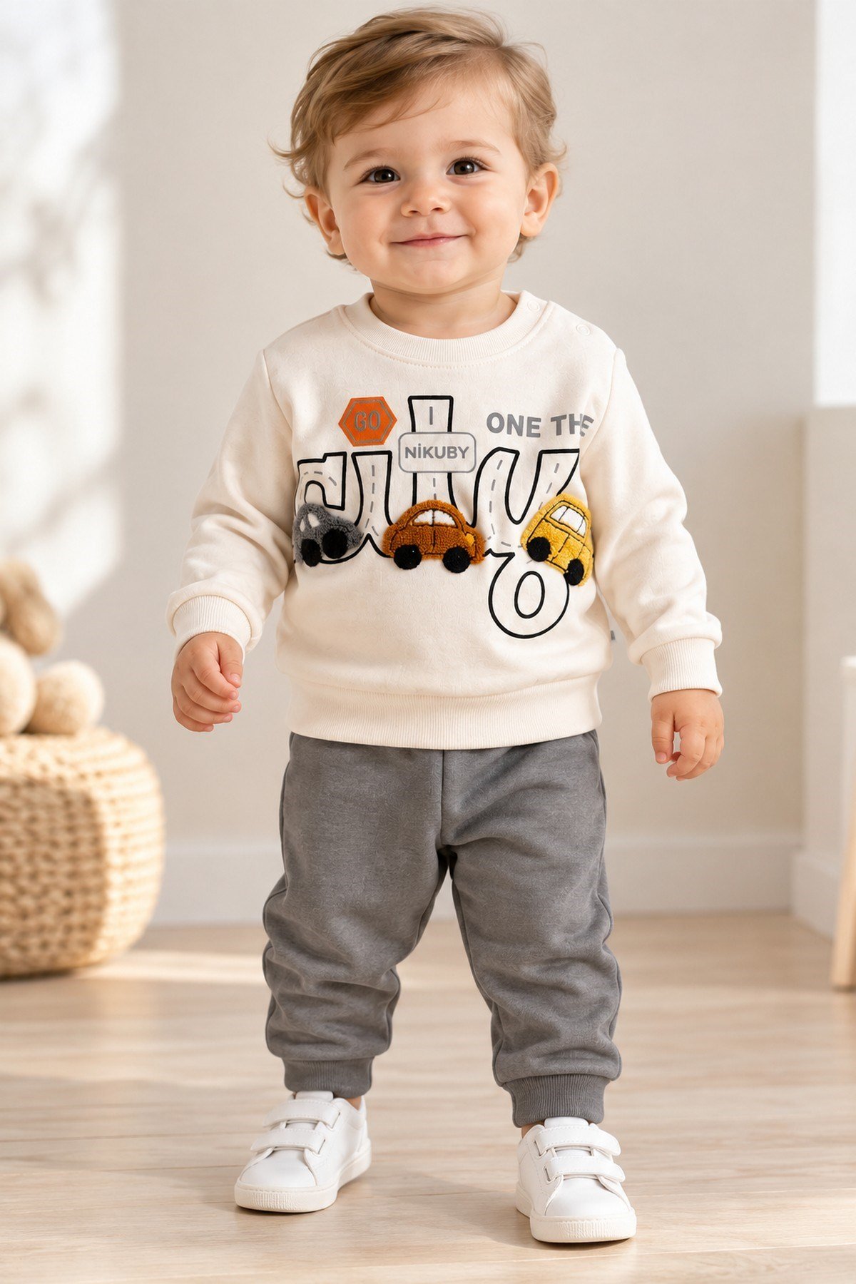 Erkek Bebek 3D Araba Aplikeli Sweatshirt Mevsimlik Alt Üst 2'li Takım 3-6-9-12aylık