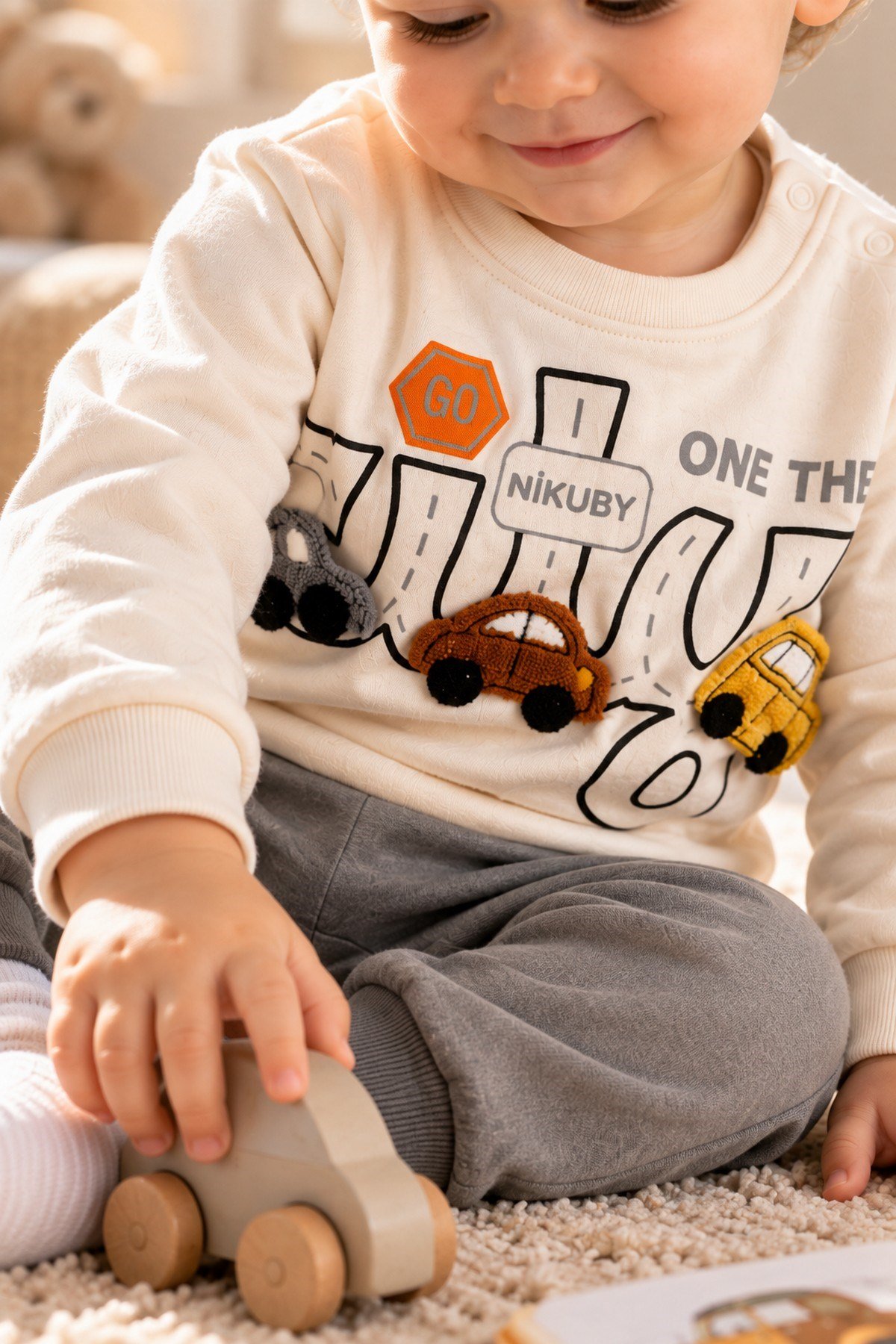Erkek Bebek 3D Araba Aplikeli Sweatshirt Mevsimlik Alt Üst 2'li Takım 3-6-9-12aylık