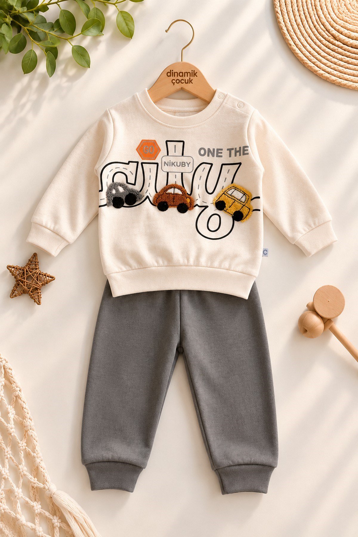 Erkek Bebek 3D Araba Aplikeli Sweatshirt Mevsimlik Alt Üst 2'li Takım 3-6-9-12aylık