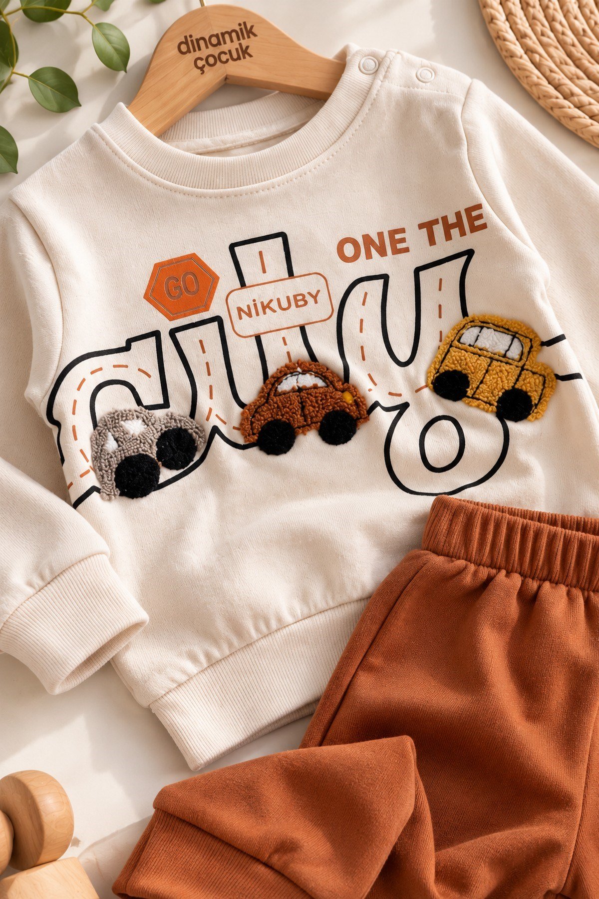 Erkek Bebek 3D Araba Aplikeli Sweatshirt Mevsimlik Alt Üst 2'li Takım 3-6-9-12aylık