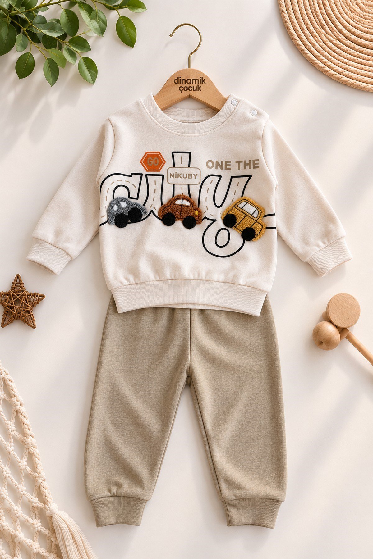 Erkek Bebek 3D Araba Aplikeli Sweatshirt Mevsimlik Alt Üst 2'li Takım 3-6-9-12aylık