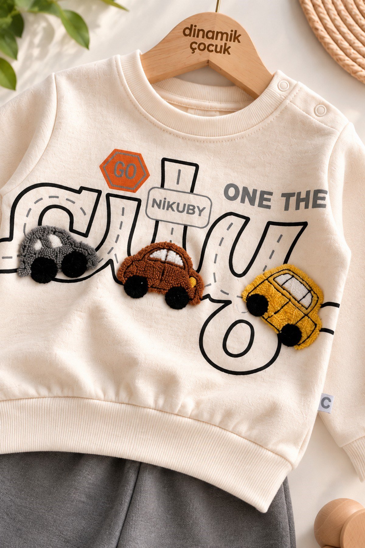 Erkek Bebek 3D Araba Aplikeli Sweatshirt Mevsimlik Alt Üst 2'li Takım 3-6-9-12aylık