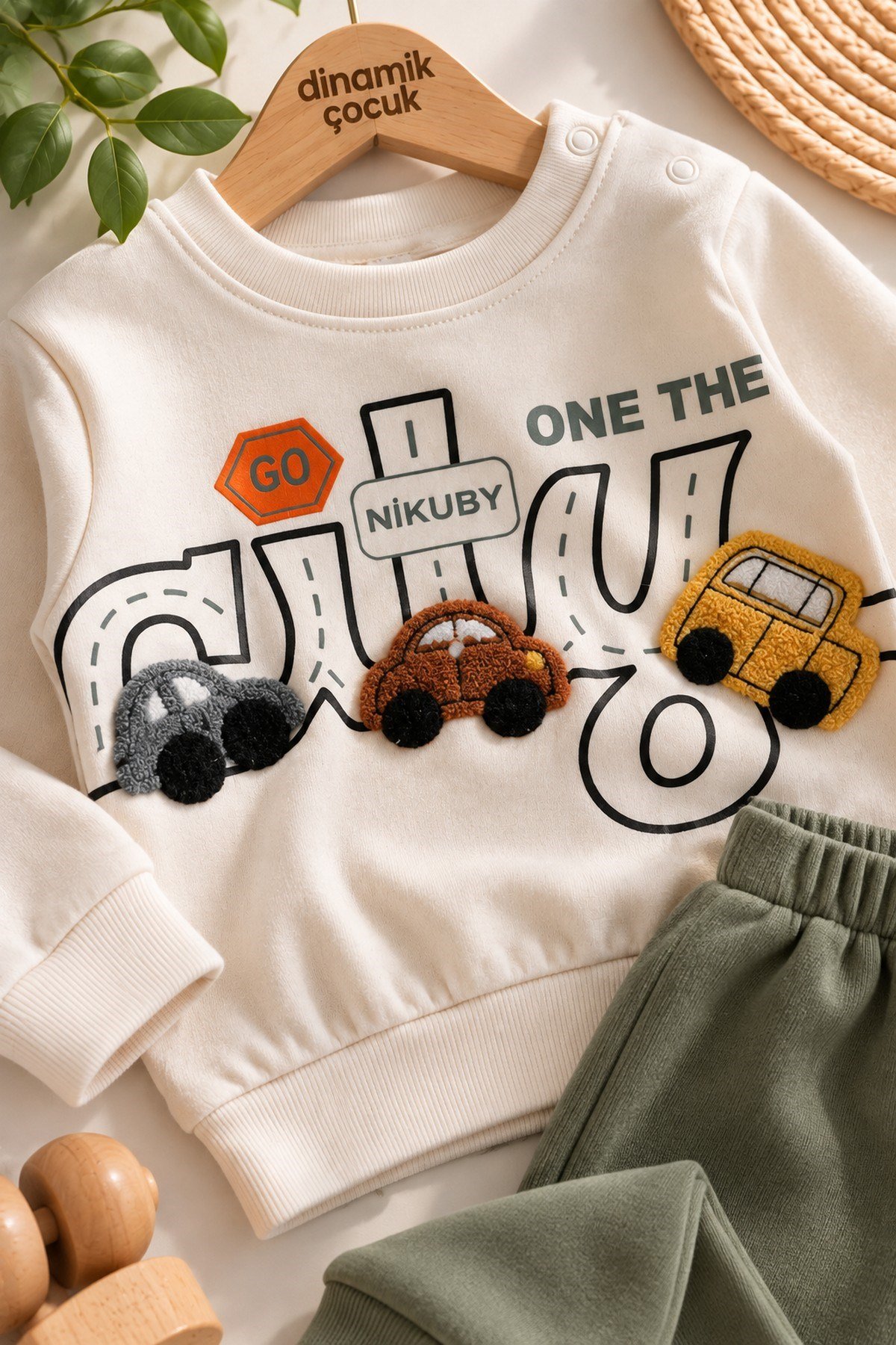 Erkek Bebek 3D Araba Aplikeli Sweatshirt Mevsimlik Alt Üst 2'li Takım 3-6-9-12aylık