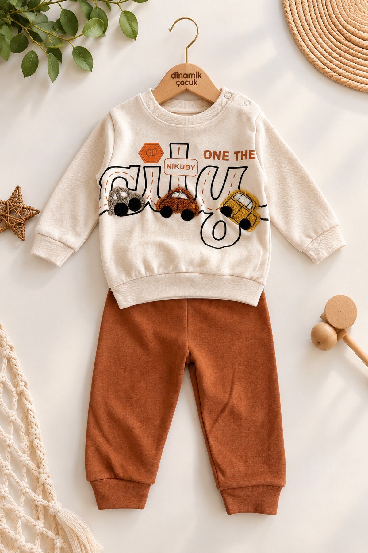 Erkek Bebek 3D Araba Aplikeli Sweatshirt Mevsimlik Alt Üst 2'li Takım 3-6-9-12aylık