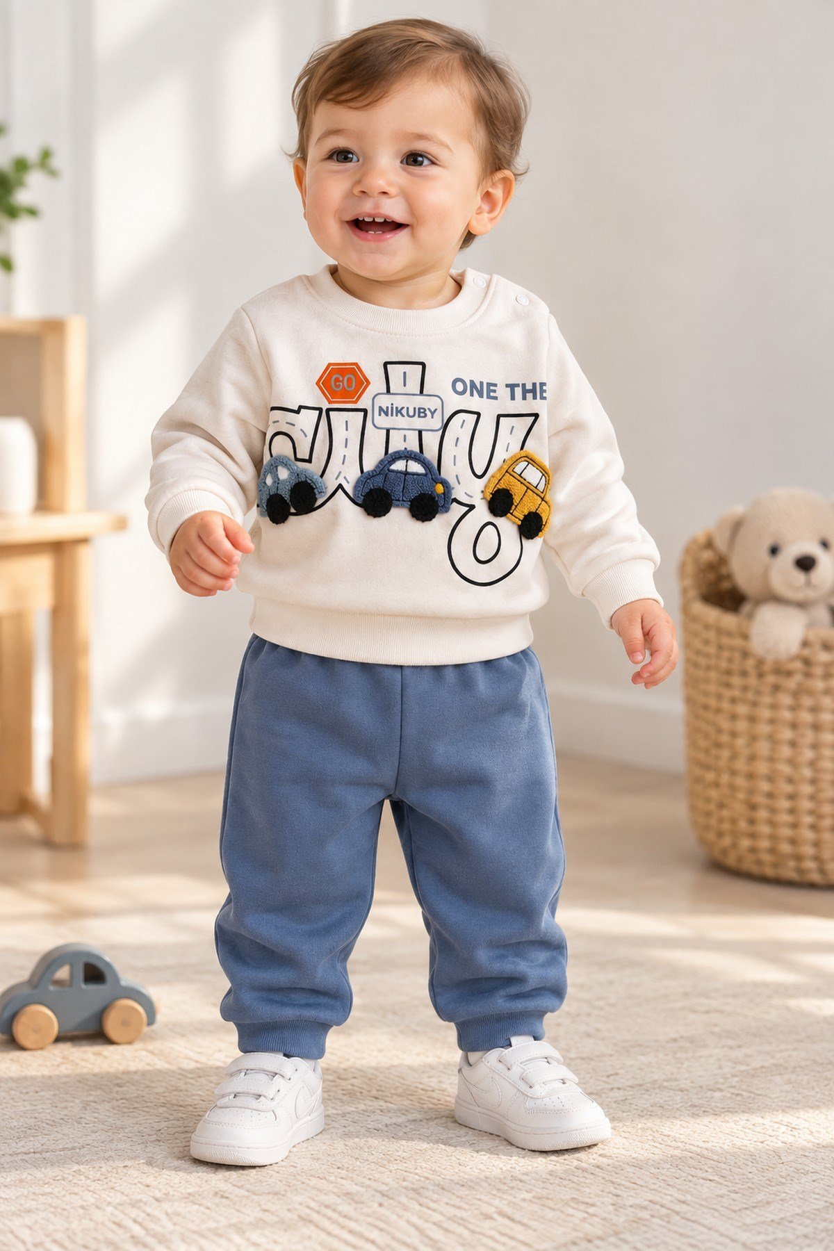 Erkek Bebek 3D Araba Aplikeli Sweatshirt Mevsimlik Alt Üst 2'li Takım 3-6-9-12aylık