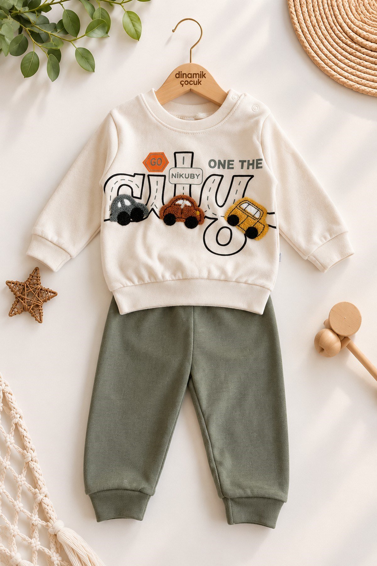 Erkek Bebek 3D Araba Aplikeli Sweatshirt Mevsimlik Alt Üst 2'li Takım 3-6-9-12aylık
