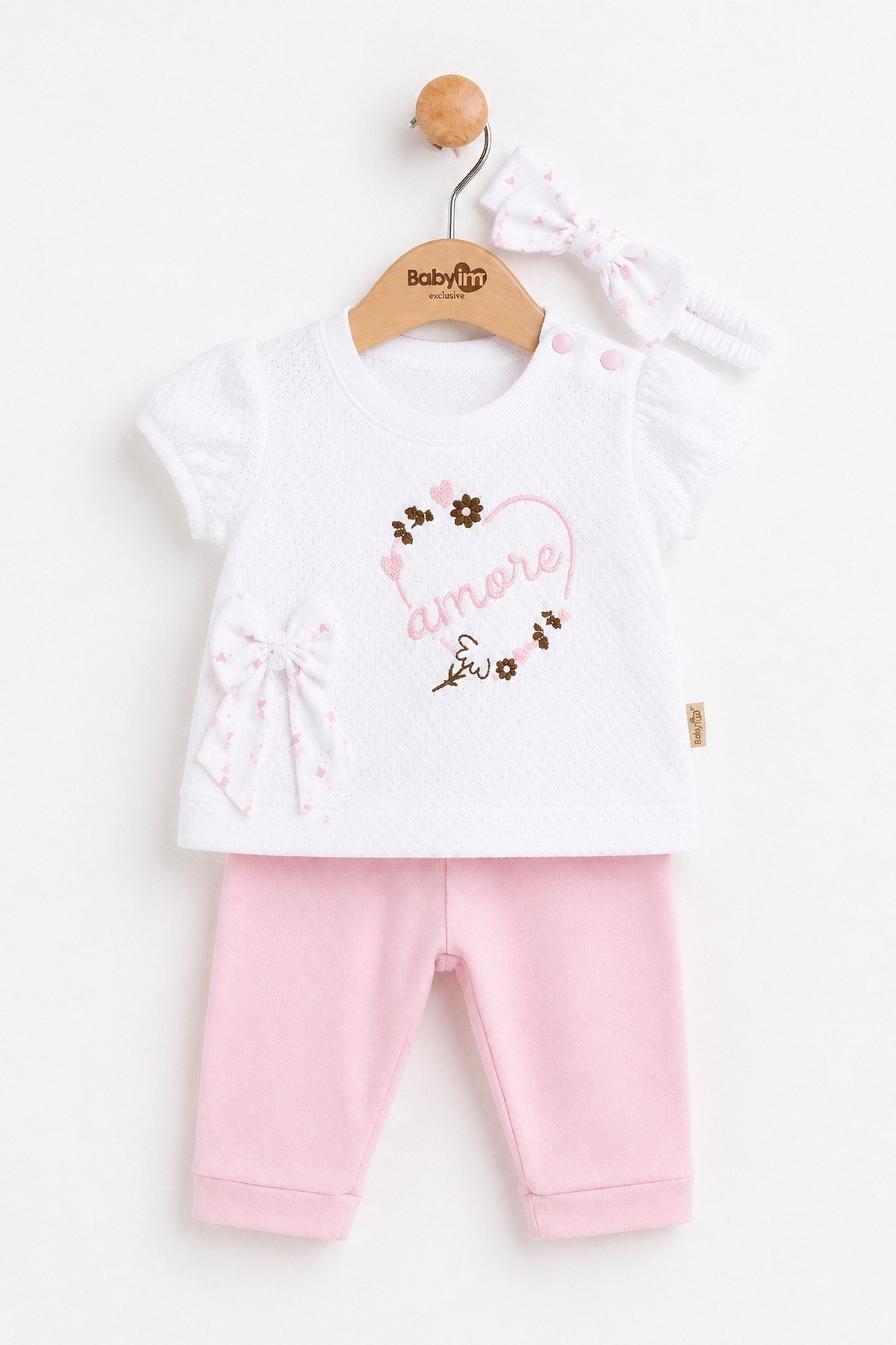 Kız Bebek 3'lü Takım Amore(italyanca AŞK) Nakışlı Fiyonk Detaylı Tişört+Kapri Şort+Bandana 0-3-6-9 Aylık %100pamuk