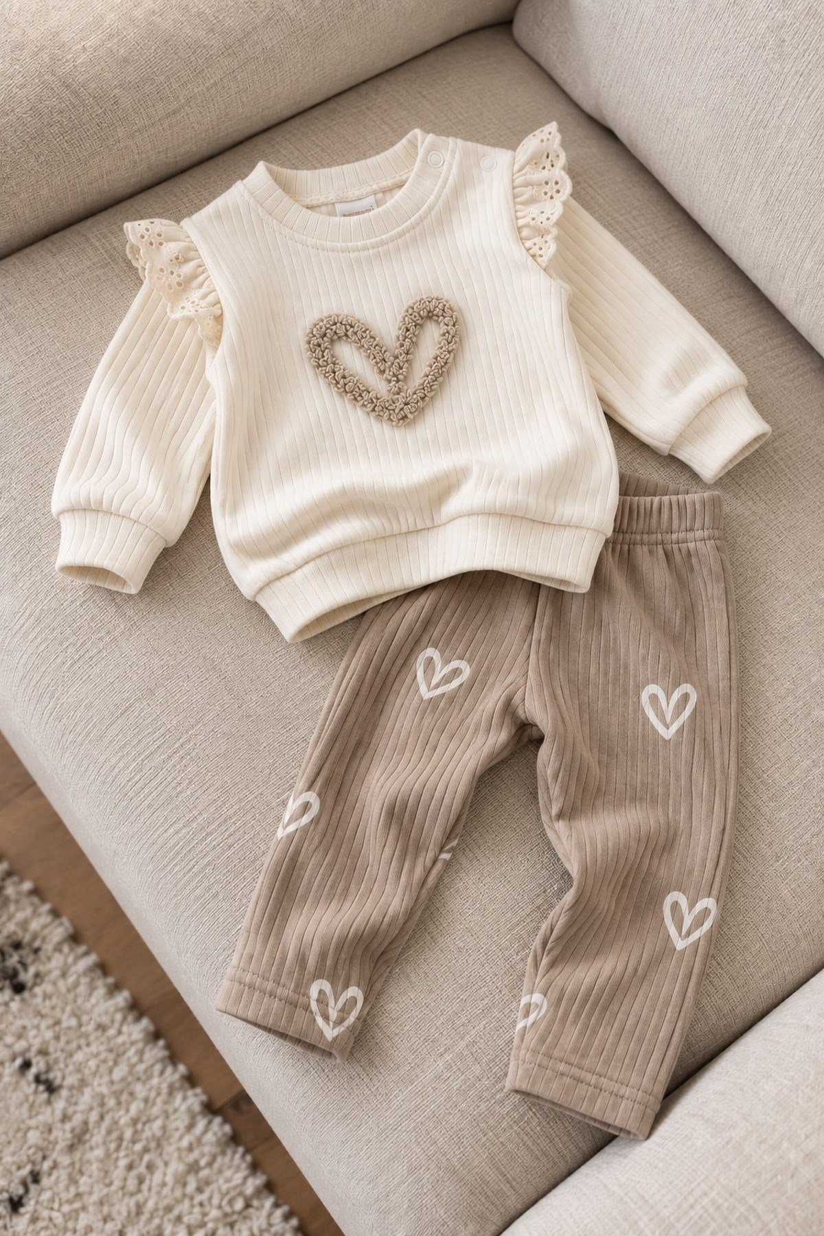 Kız Bebek Kalpli Detaylı Aplikeli Fitilli Alt Üst 2li Takım 3-6-9-12aylık