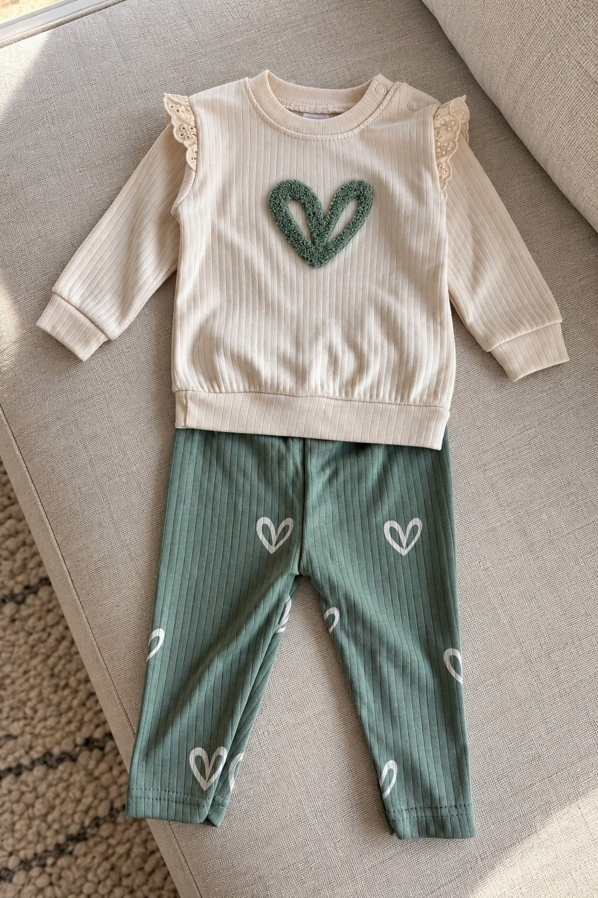 Kız Bebek Kalpli Detaylı Aplikeli Fitilli Alt Üst 2li Takım 3-6-9-12aylık