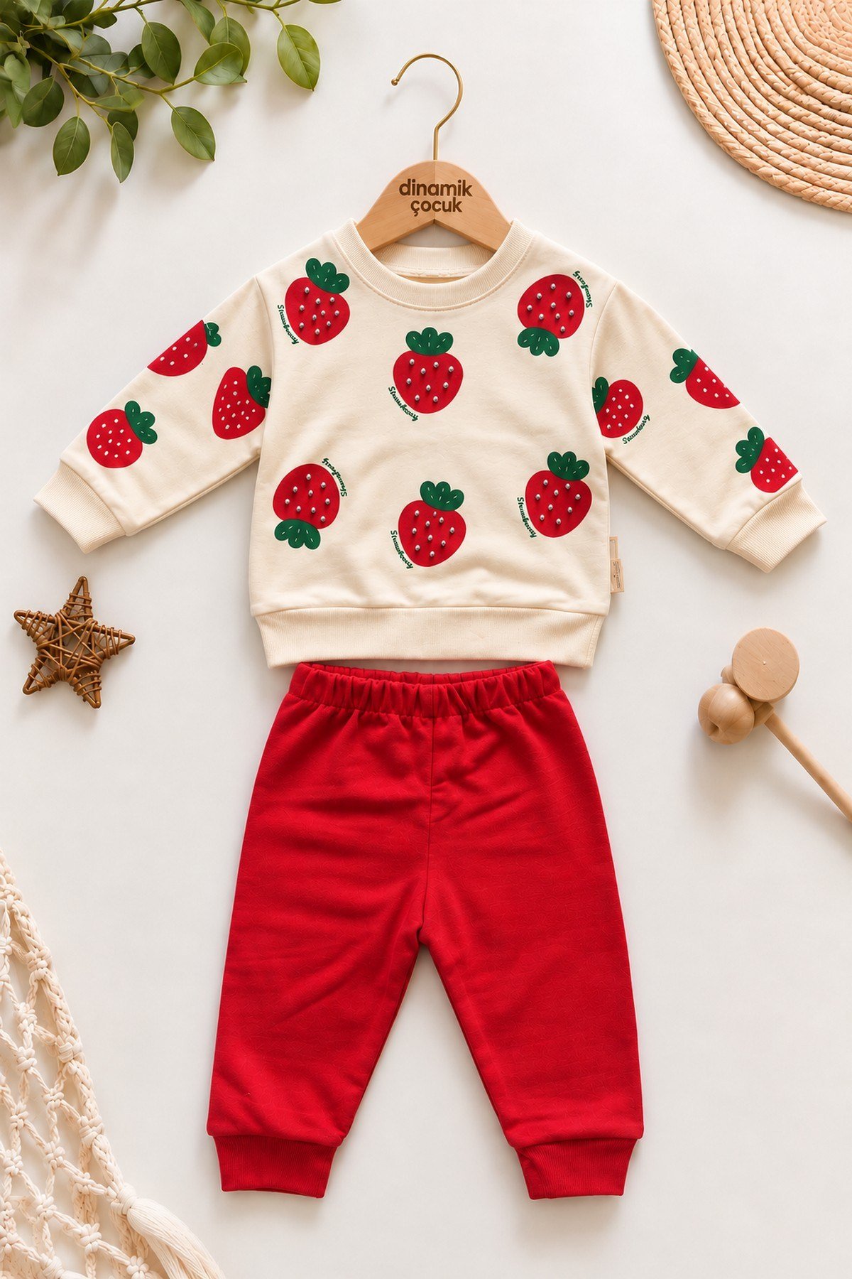 Kız Bebek Taşlı Çilek Baskılı  2'li Alt Üst Takım Sweatshirt ve Kırmızı Alt Eşofman 6-18ay