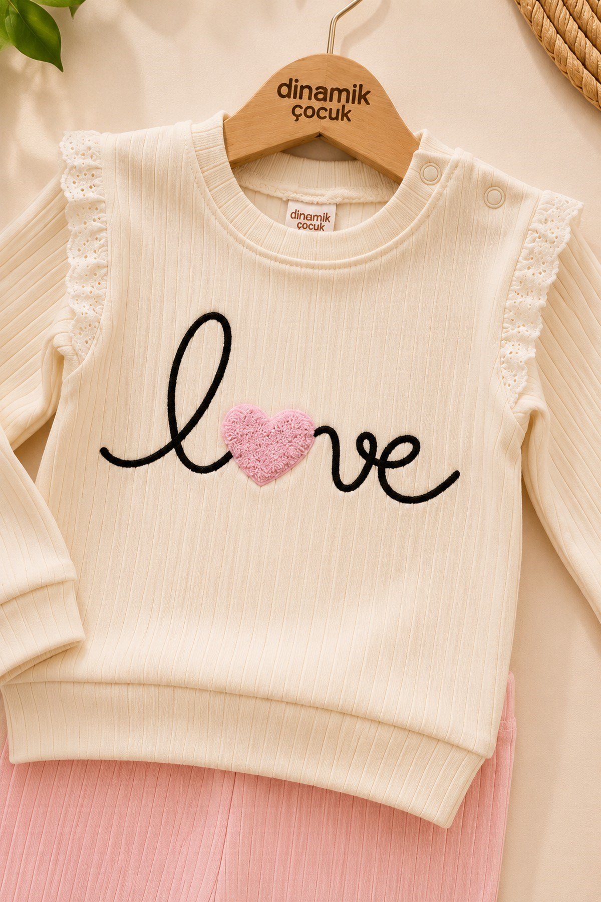 Kız Bebek/Çocuk Love Kalp Nakışlı Omuzdan Çıtçıtlı Bebek Takımı 2li Alt Üst Mevsimlik Aylık 3-6-9-12