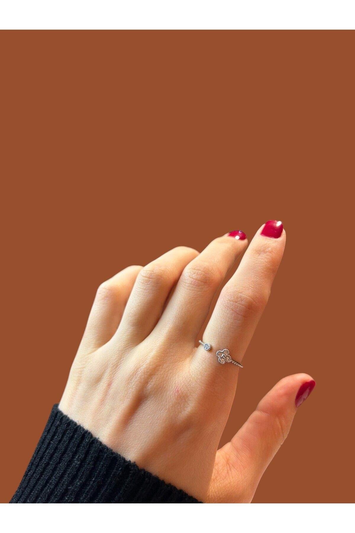 Çiçek TekTaşlı Silver Minimal Yüzük