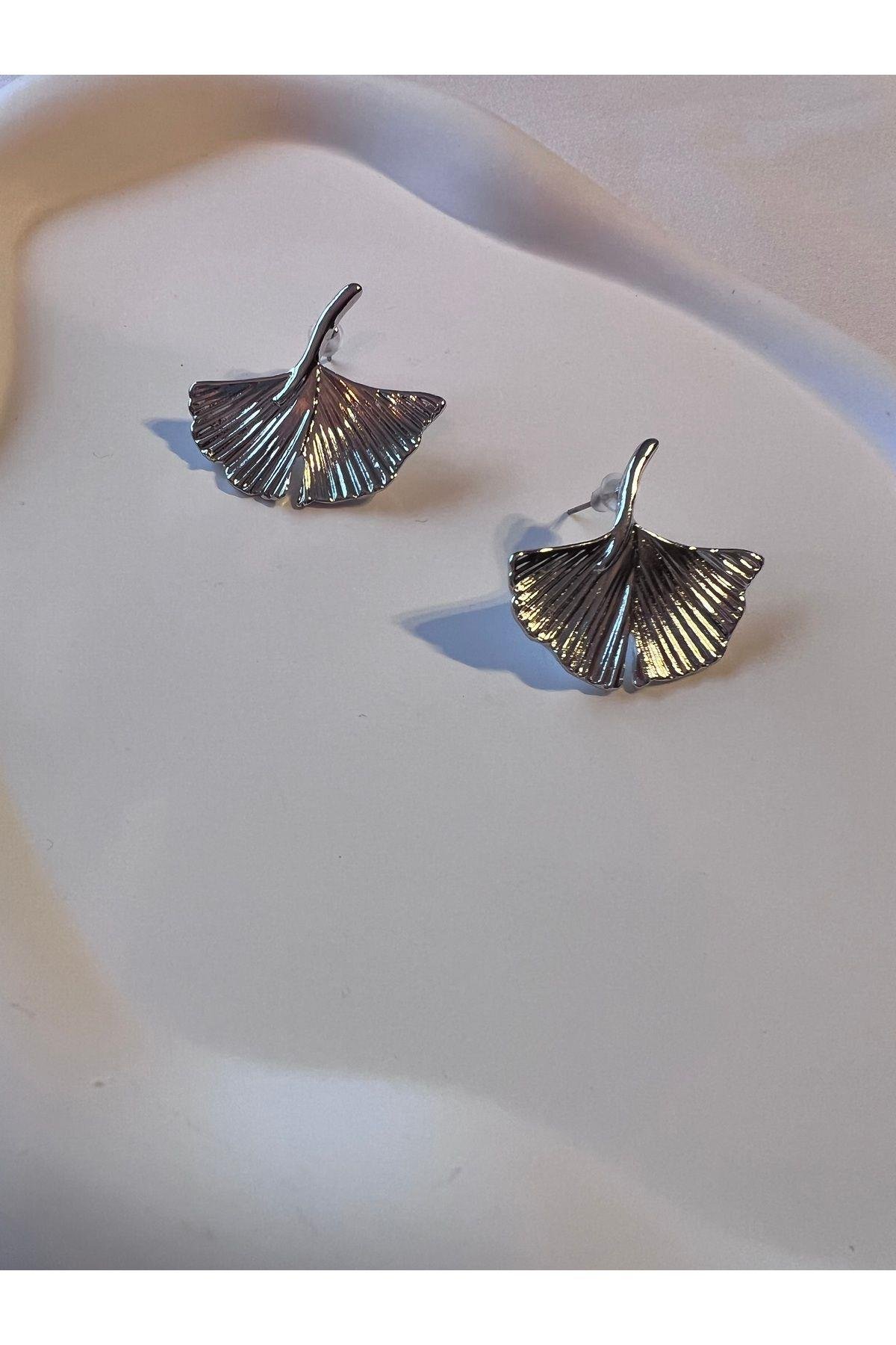 Zambak Model Silver Renk Küpe