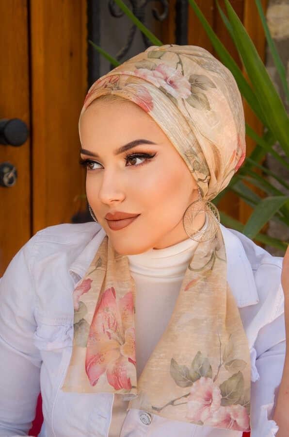 Bej Çiçek Desenli Atkılı Bone