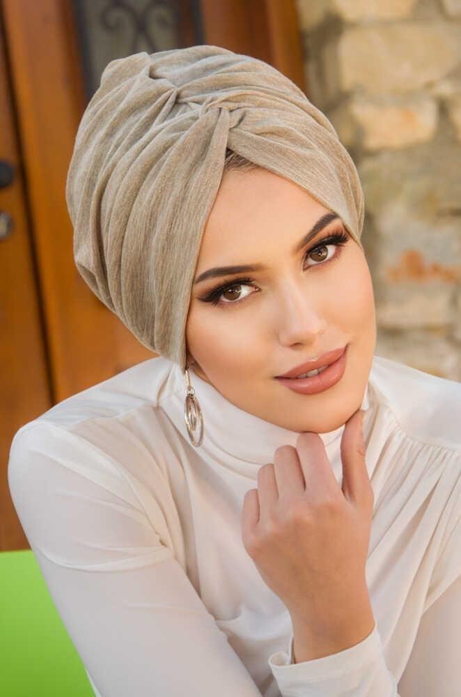 Bej Vizon Işıltılı Hazır Burgu Düğüm Bone