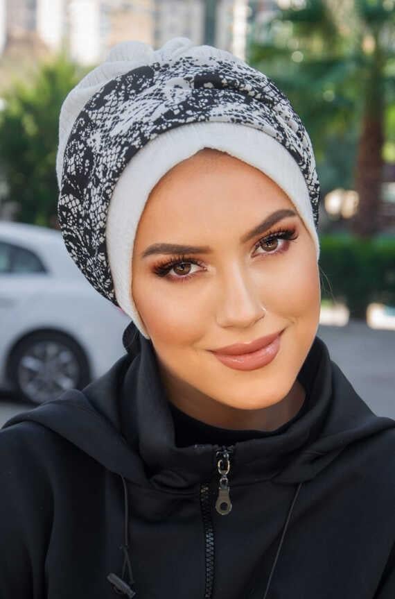 Beyaz Etnik Triko Bantlı Bone