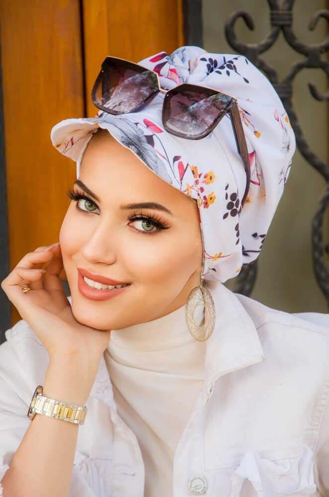 Beyaz Gri Çiçek Desen Şapka Bone