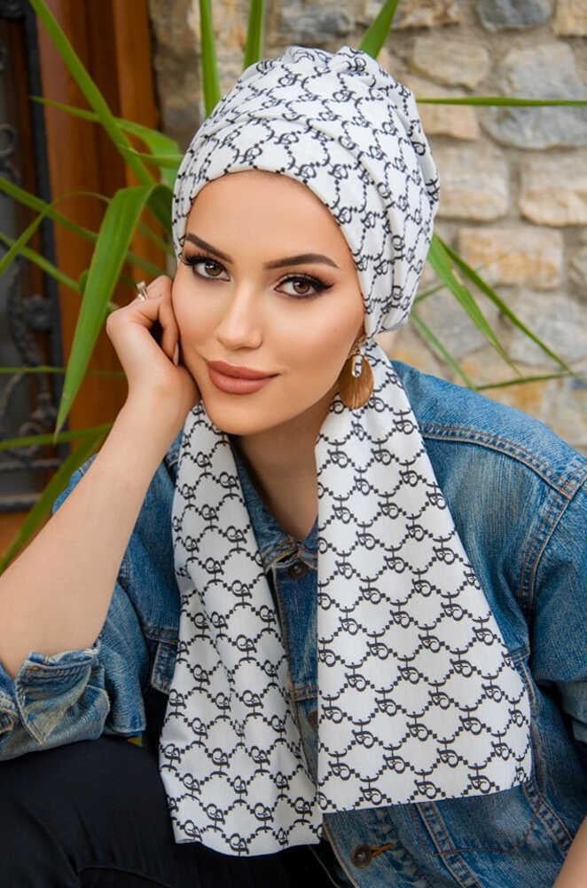 Beyaz Hat Desen Atkılı Bone