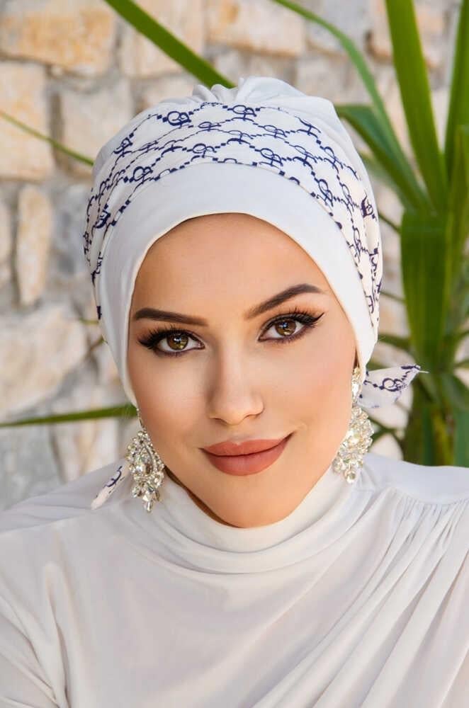 Beyaz Hat Desen Bantlı Hazır Bone