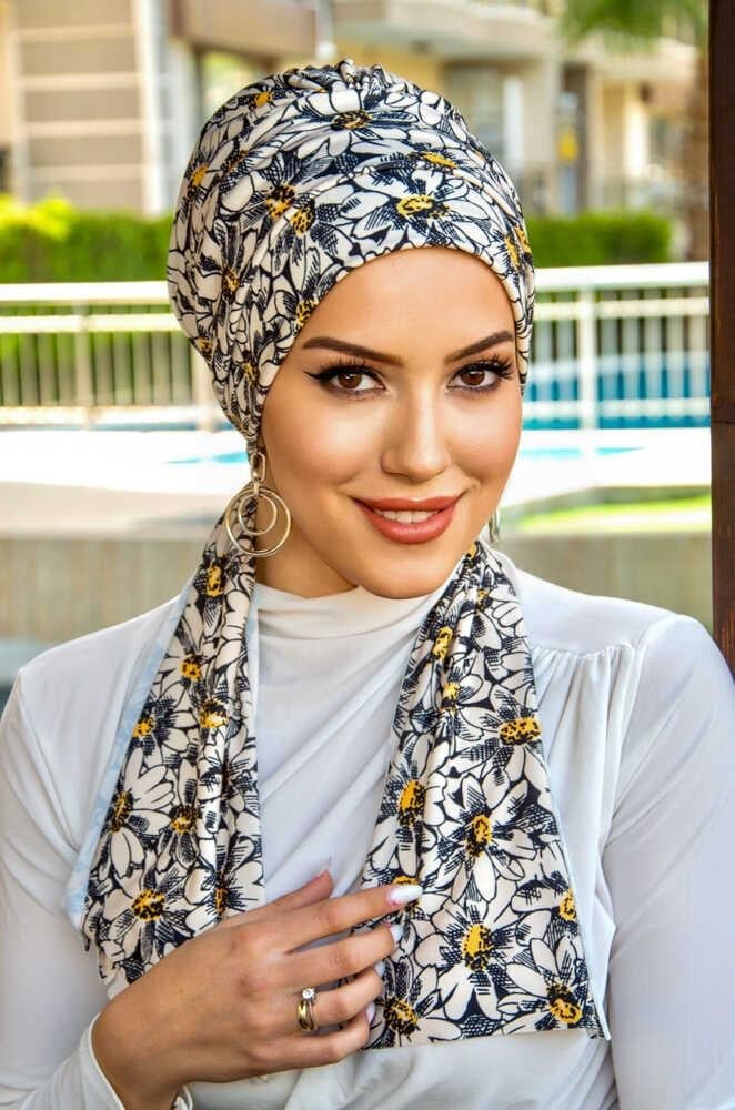 Ekru Papatya Desenli Atkılı Bone