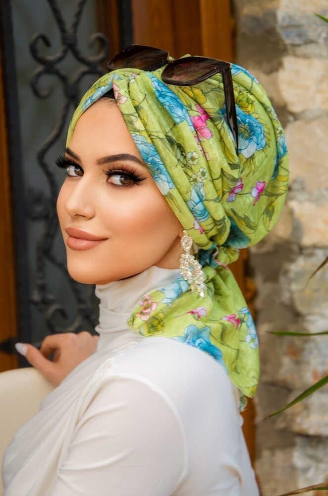 Fıstık Yeşil Çiçekli Tokalı Bone