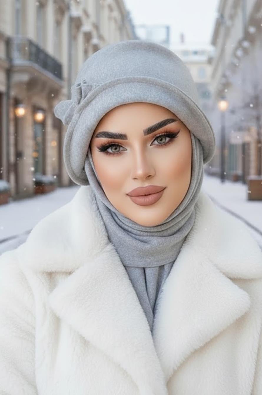 Gri Aksesuarlı Atkılı Vintage Şapka