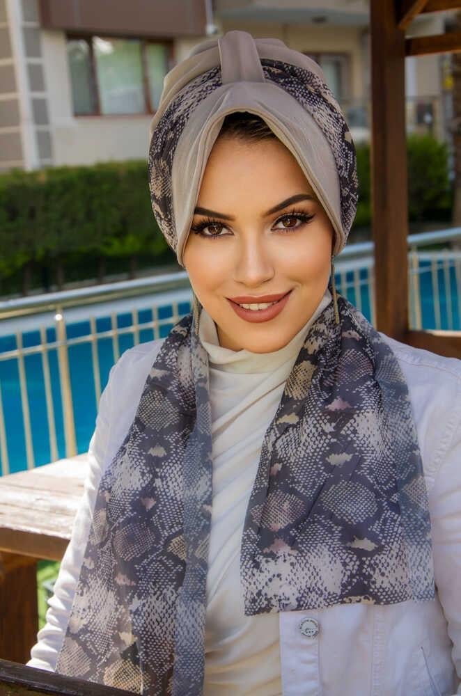 Gri Yılan Desen Fularlı Şapka Bone