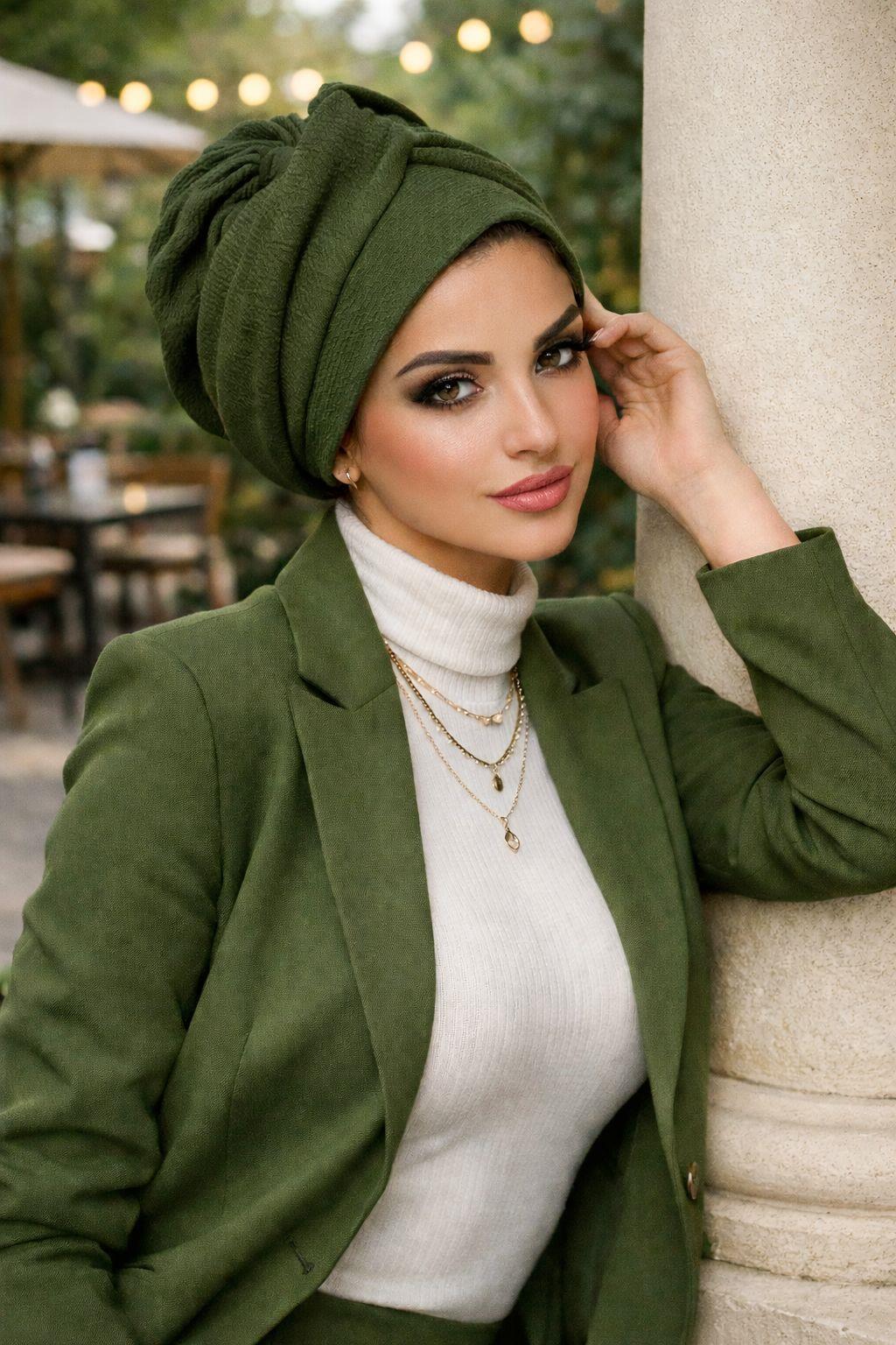 Haki Işıltılı Burgu Detaylı Bone