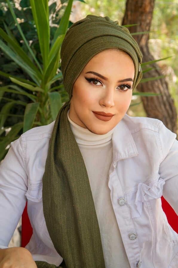 Haki Işıltılı Toka Detaylı Atkılı Bone