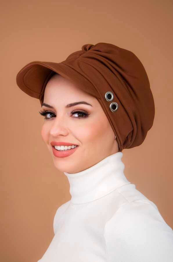 Karamel Metal Detaylı Tesettür Şapka Bone