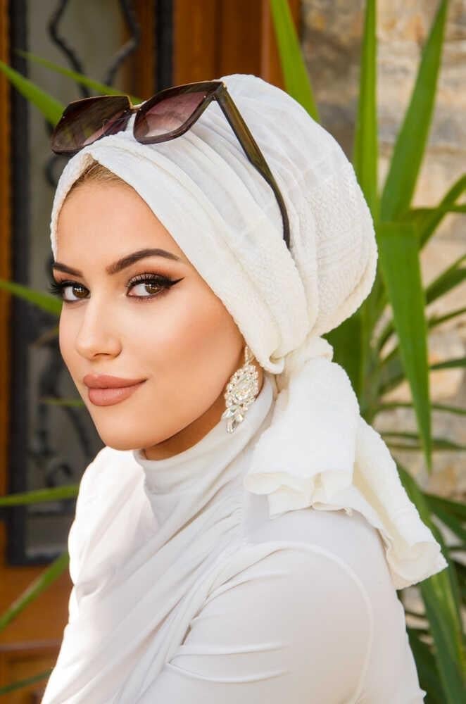 Kırık  Beyaz Tokalı Bone