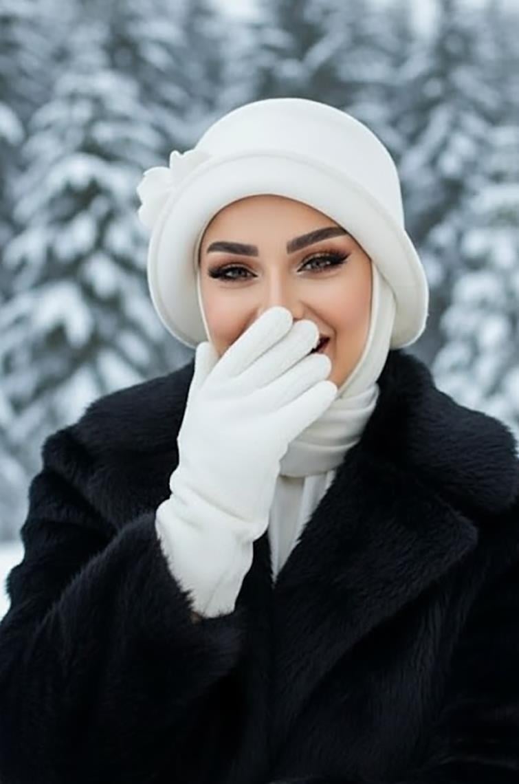 Kırık Beyaz Aksesuarlı Atkılı Vintage Şapka