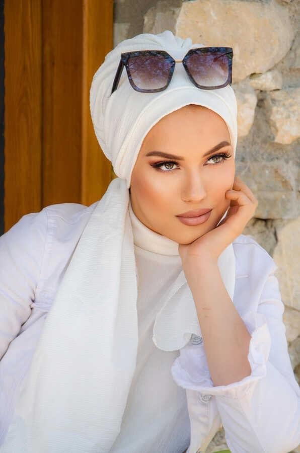 Kırık Beyaz Atkılı Bone