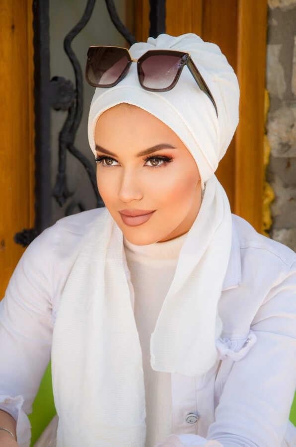 Kırık Beyaz Atkılı Bone