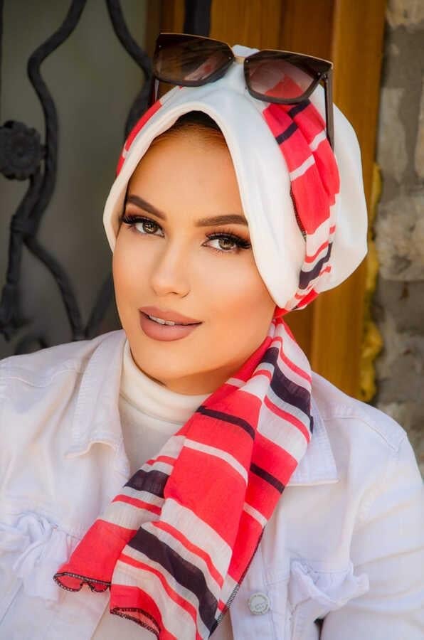 Kırık Beyaz Mercan Çizgi Desen Fularlı Şapka